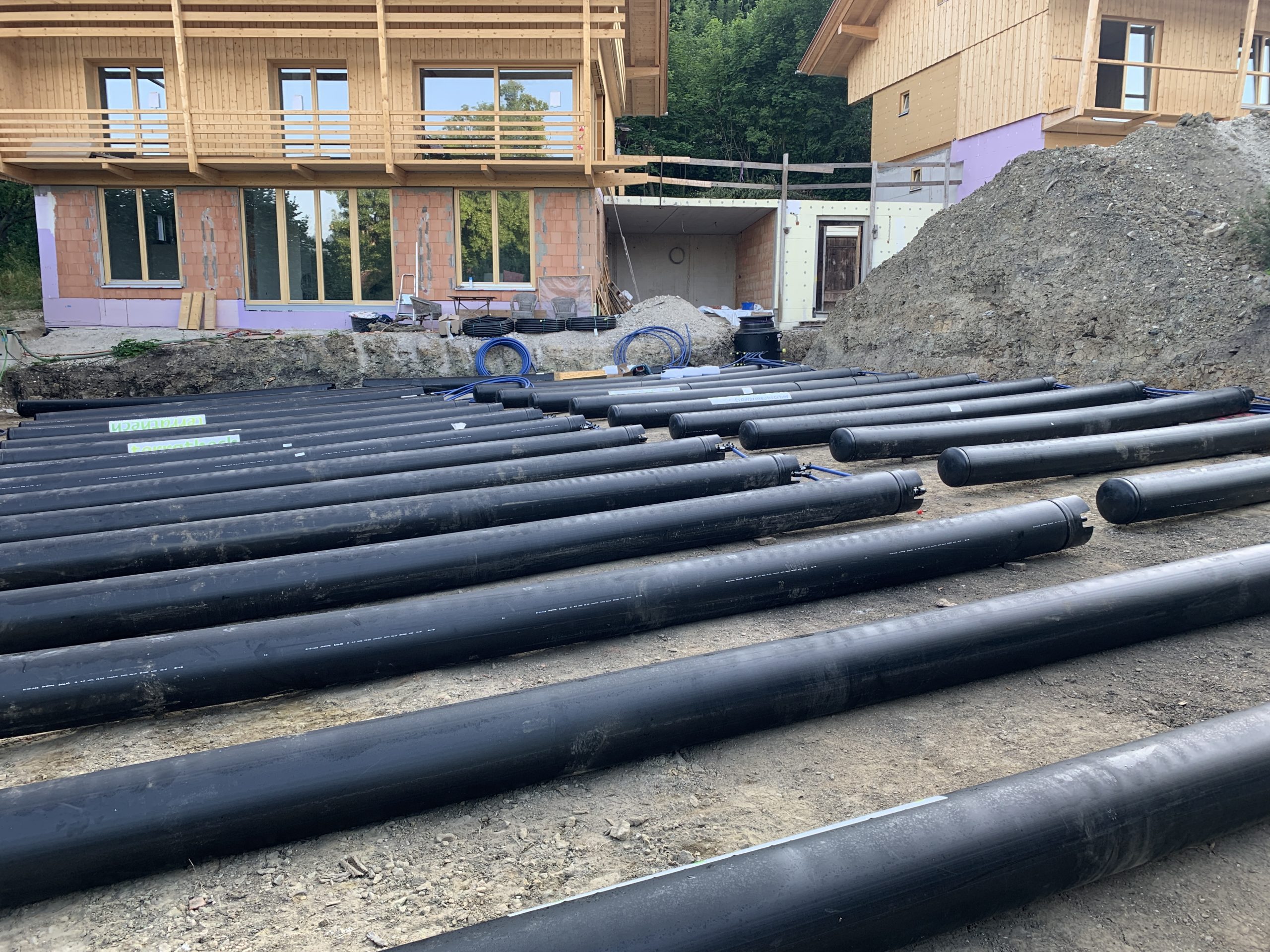 Terrathech-erdwärmeabsorber vor Einfacmilienhaus